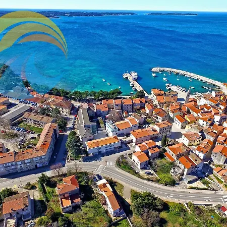 765 * Fažana