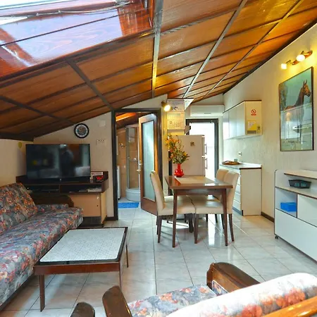 Apartamento 765 *