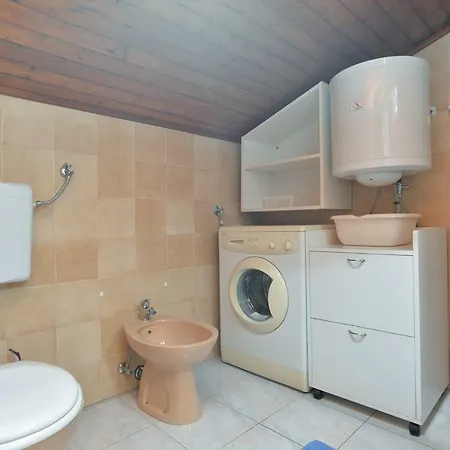 765 Apartamento Fažana