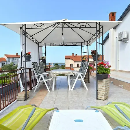 765 Apartamento Fažana