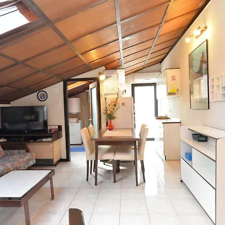 Apartamento 765 *