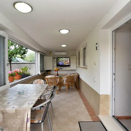 765 Apartamento Fažana