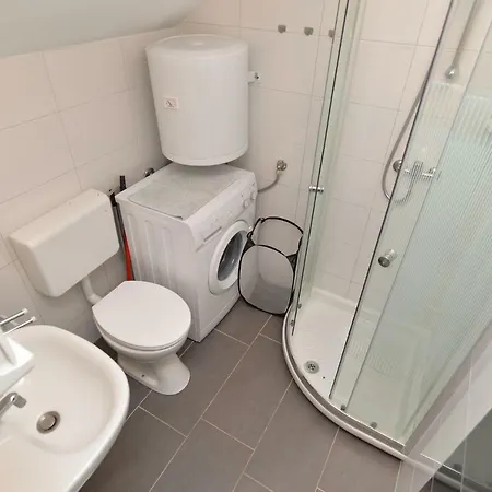 765 Apartamento Fažana